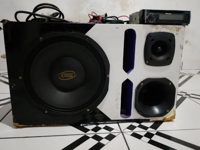 Vendo caixa trio de 12 polegadas
