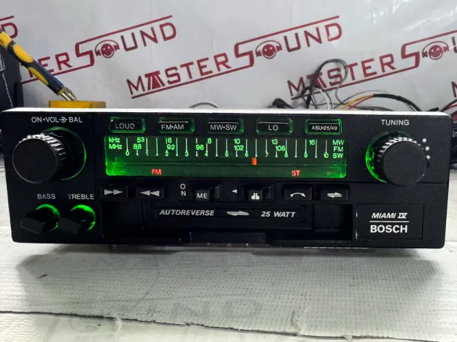 Toca fita rádio e com Bluetooth Bosch seminovo Miami 4 na oferta só 799,99
