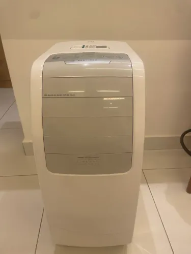 Ar condicionado portátil, Electrolux, modelo PO10F, 10000 BTU, com controle e saída de ar