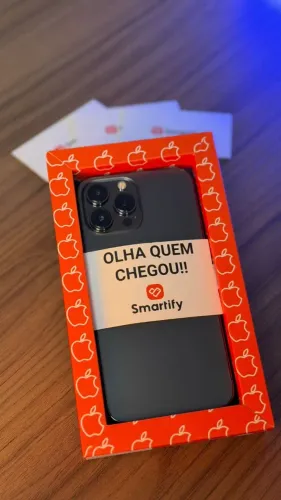 iPhone 13 Pro Max na deslumbrante cor cinza, com 128GB de armazenamento | CONFIRA ABAIXO!