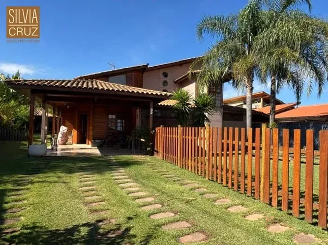 Casa em condomínio, 4 dormitórios, com piscina - Bairro: Campestre REF: 677