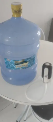 Galão de água e torneira elétrica 