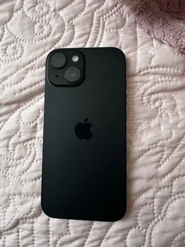 Apple iPhone 15 (128 GB) ? Preto /  1 ano de uso 