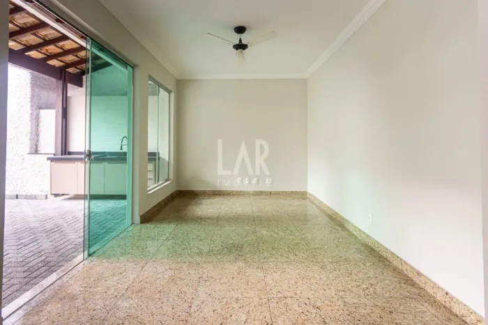 Casa em Condomínio à venda, 3 quartos, 1 suíte, 2 vagas, Santa Amélia - Belo Horizonte/MG