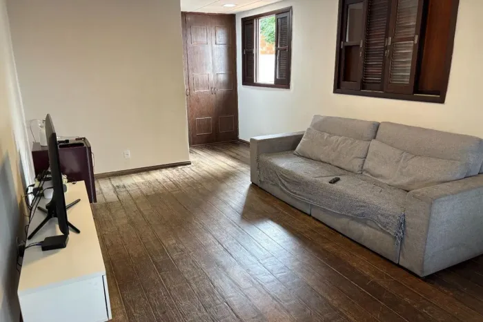 Casa à Venda - Nova Suíssa, 5 Quartos, 340 m2