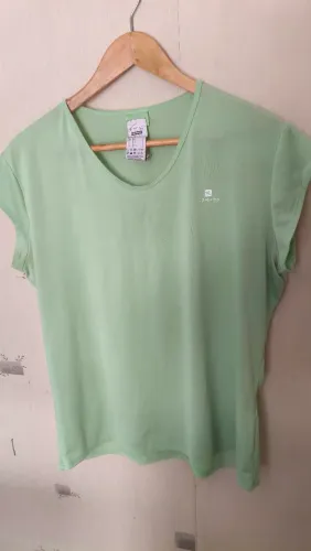 DECATHLON T SHIRT DOMYOS TAM 48 40,00<br>ALTURA 71CM<br>LARGURA 64CM<br>OMBRO 51CM
