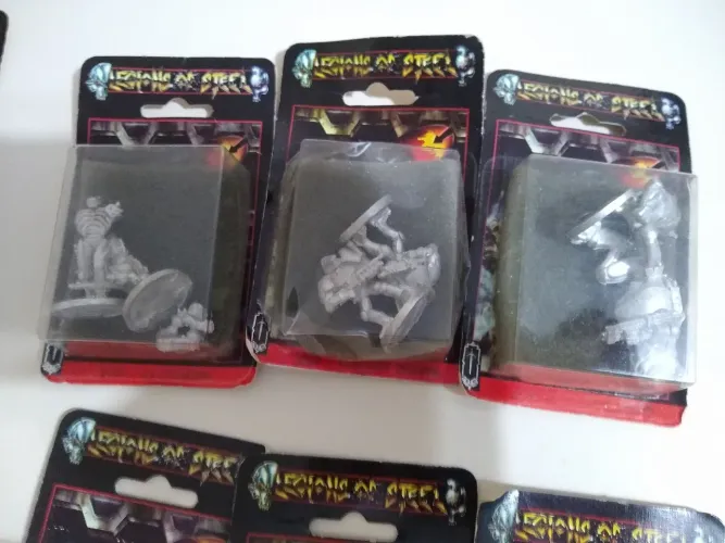 Conjunto de Miniaturas Legions of Steel Lacradas - Lote 21