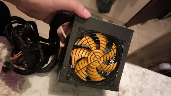 Vendo fonte 550 W