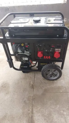 GERADOR 17KVA, TRIFÁSICO 20HORAS DE USO