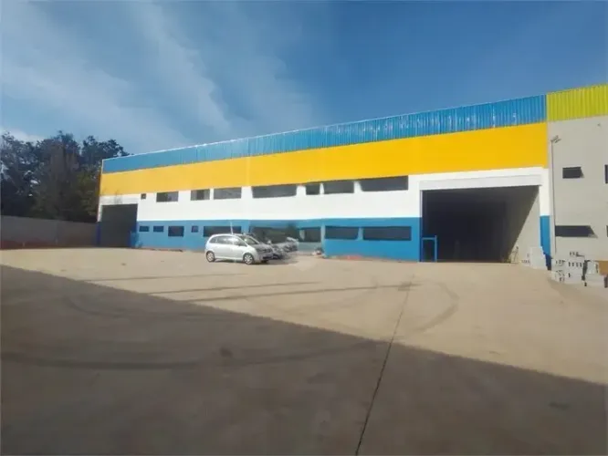 ALUGA-SE GALPÃO INDUSTRIAL NOVO 1.600 m² Salto de Pirapora/SP |
