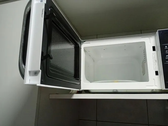 Microondas semi novo