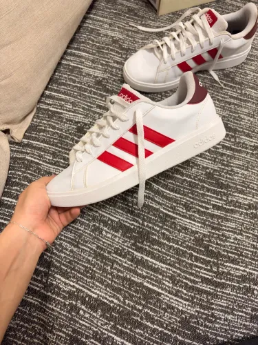 Tênis adidas