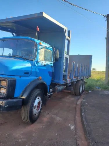 Caminhão Mercedes