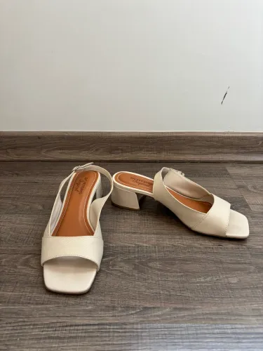 Sandália feminina tamanho 37