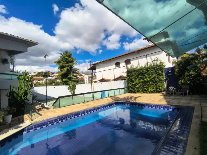 Casa para aluguel no Jardim Riacho das Pedras (Contagem/MG) 5 suítes + piscina e gourmet