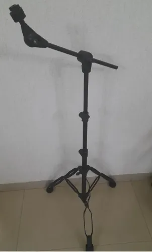 Estante de prato.girafa. RMV ,bateria. Reforçada.  Muito nova .