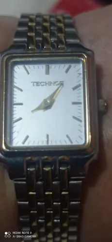 Mini relógio Technos na caixa