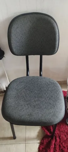 Cadeiras estofadas cor cinza