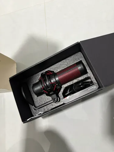 Microfone condensador hyperx quadcast