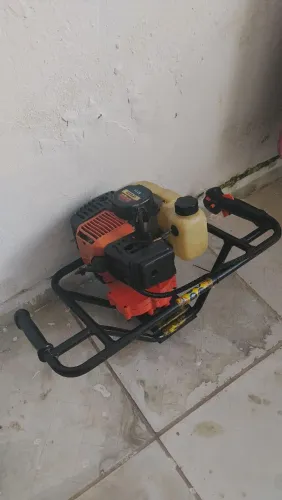 Vendo um perfurador de solo 52 CC