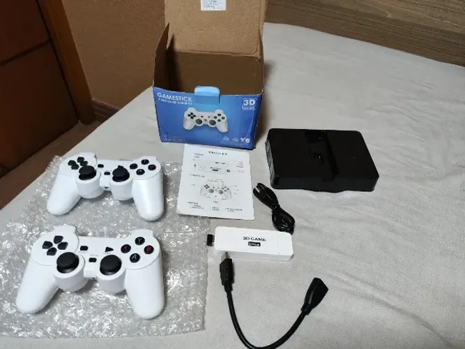 Game Stick Y6 com 2 Controles Sem Fio - Seminovo