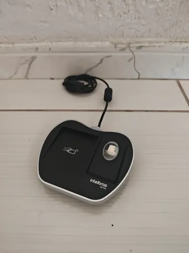 Cadastradora Biométrico e de Tag Intelbras CM 350