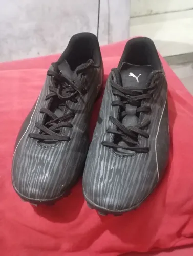 Chuteira semi nova da puma