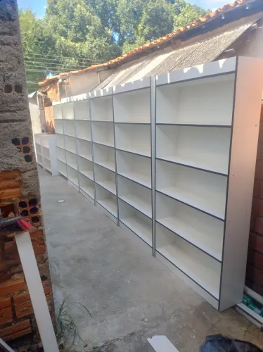 Vendo prateleiras em MDF pronta entrega valor referente a unidade trabalhamos por en