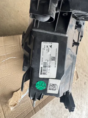 FAROL INFERIOR DIREITO RENAULT KARDIAN 2026