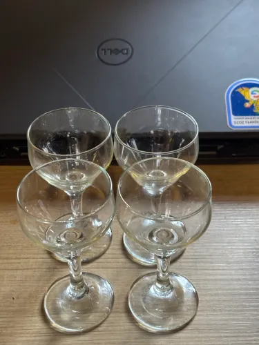4 Taças de vinho