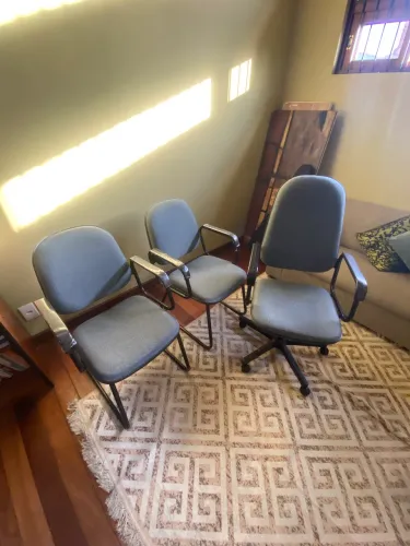 Conjunto de cadeiras para escritório