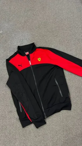Jaqueta Puma Ferrari vermelha
