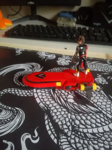 Este é o veículo flutuante (Hover Vehicle) do personagem Zak Storm. 