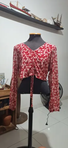 Cropped floral clockhouse