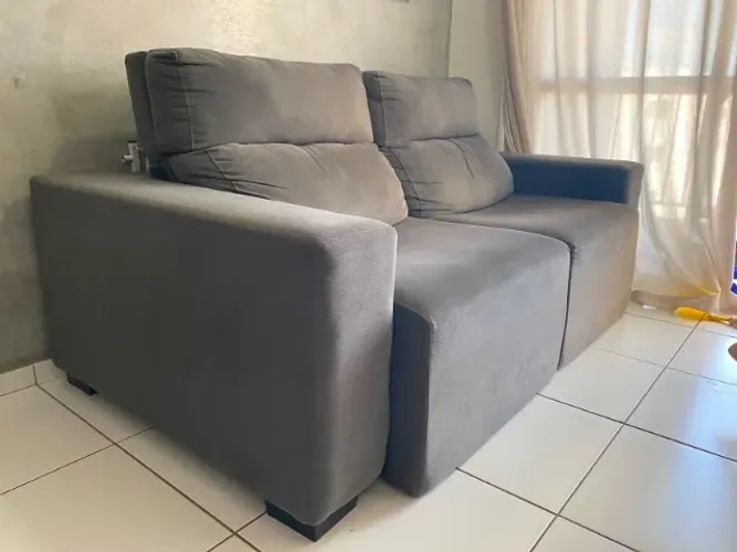 Sofá Retrátil e Reclinável 3 Lugares | Suede Cinza | Excelente Estado | R$ 1.200