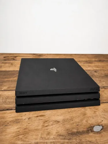 PS4 Pro 1TB Completo - Estado de Novo