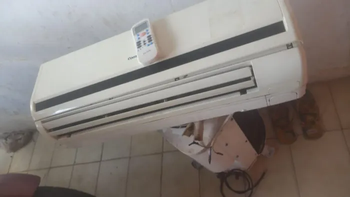 SPLIT MIDEIA CONFREE 9 MIL BTUS JA HIGIENIZADA COM GAS RECOLHIDO E GARANTIA DE 3 MESES!!
