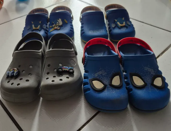 Crocs, vendo os 4 por 80 numeração 25/30/30/30
