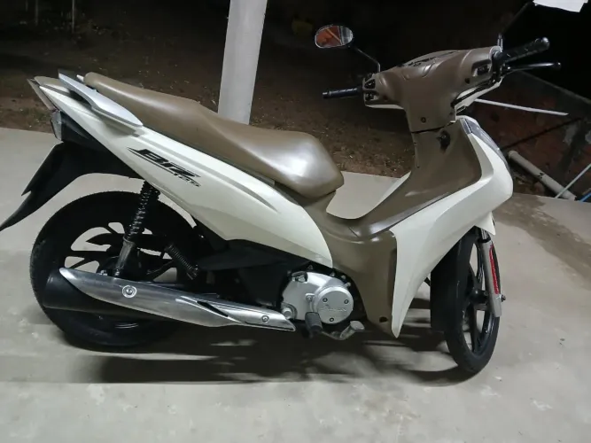 Moto a venda