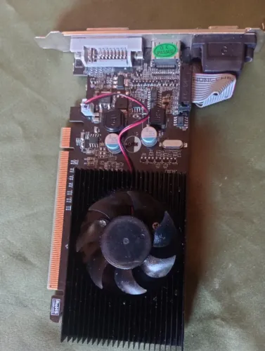 Placa de video Gt 210 1gb