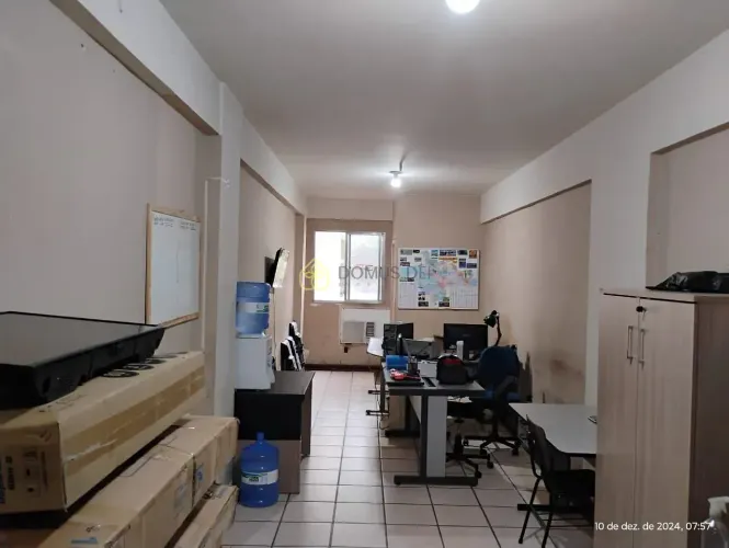 Sala Comercial com vaga de garagem à venda no Ed. Villa Lobos, Centro, Barra Mansa, RJ