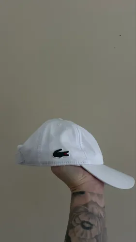Boné Lacoste novo 