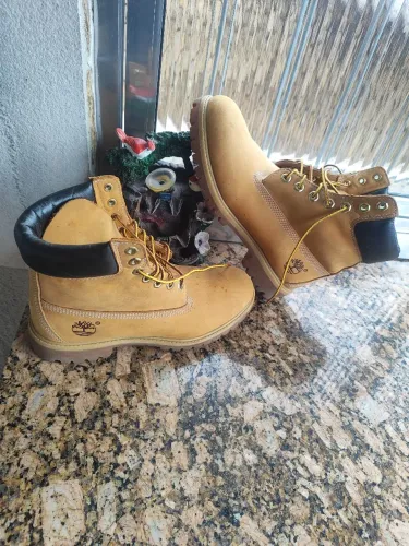 Bota Timberland yellow boot ( número 40 )