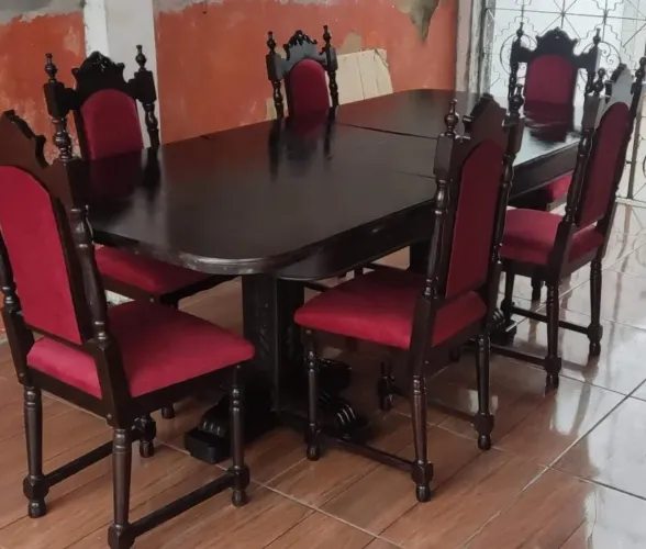 Mesa de jantar clássica 