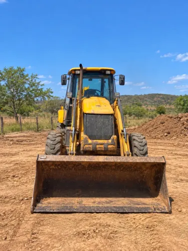 ALUGUEL JCB 3CX 4x4 TURBO RETROESCAVADEIRA