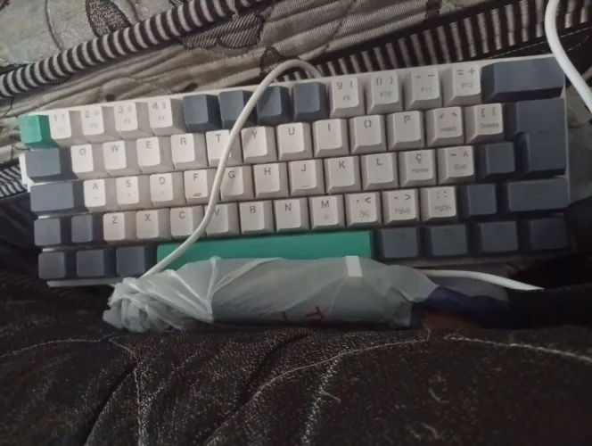 Vende-se teclado mecânico k500 - Seminovo, estado: ótimo, sem defeitos.