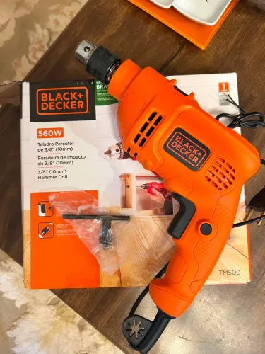 Furadeira de impacto Black + Decker