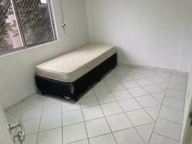 Cama de solteiro com cama auxiliar