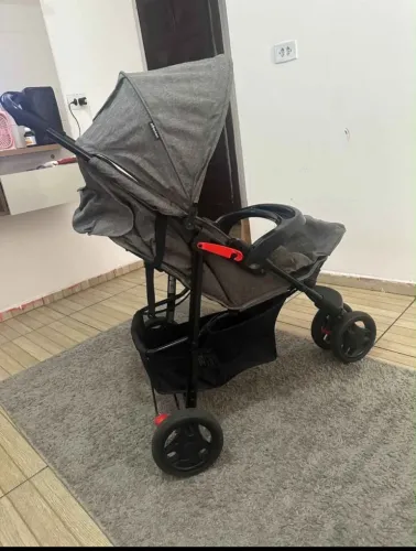 Carrinho de bebê novo seminovo  