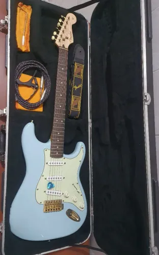 Guitarra squier by Fender